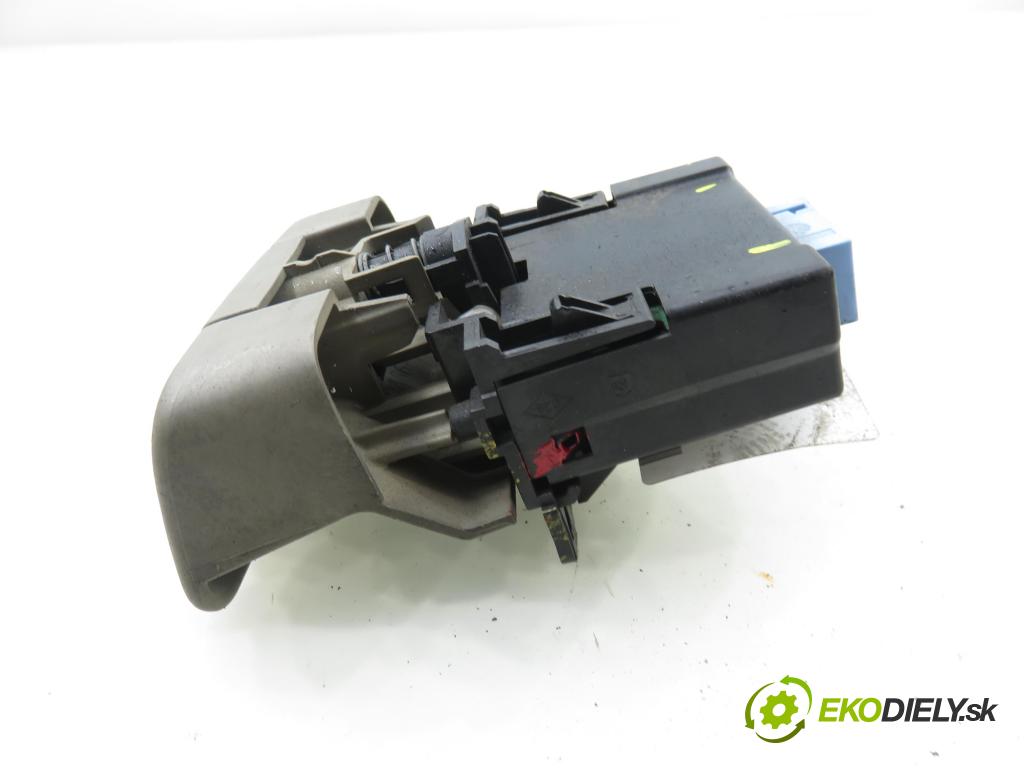 RENAULT SCENIC II (JM0/1_) MINIVAN 2005 0,00 1.6 (JM0C, JM0J, JM1B) - K4M 761 1598,00 vypínač brzdy MANUÁL 8200243681B