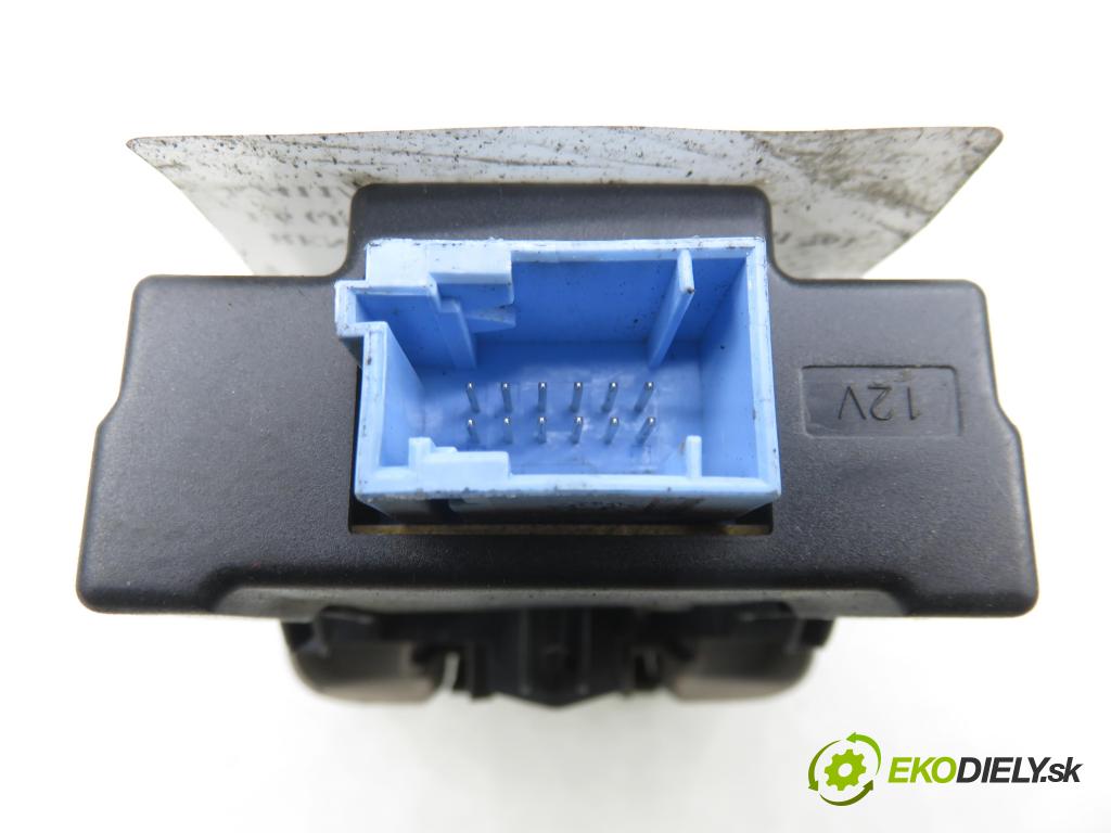 RENAULT SCENIC II (JM0/1_) MINIVAN 2005 0,00 1.6 (JM0C, JM0J, JM1B) - K4M 761 1598,00 vypínač brzdy MANUÁL 8200243681B