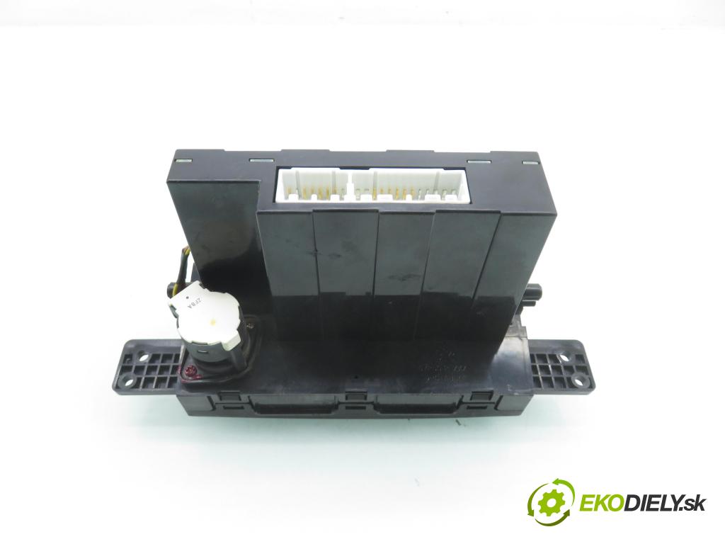 HYUNDAI TUCSON (JM) SUV 2005 83,00 2.0 CRDi 4WD 113 - D4EA 1991,00 Panel kúrenia KLIMATRONIK