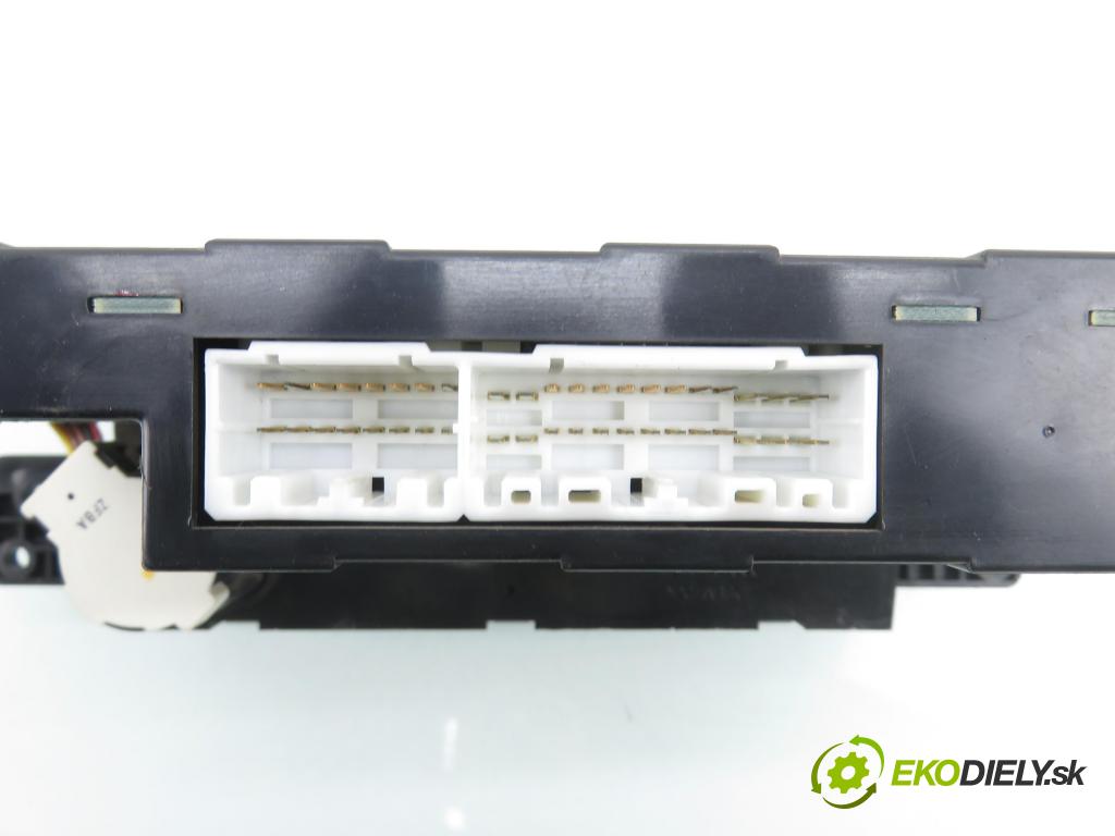 HYUNDAI TUCSON (JM) SUV 2005 83,00 2.0 CRDi 4WD 113 - D4EA 1991,00 Panel kúrenia KLIMATRONIK