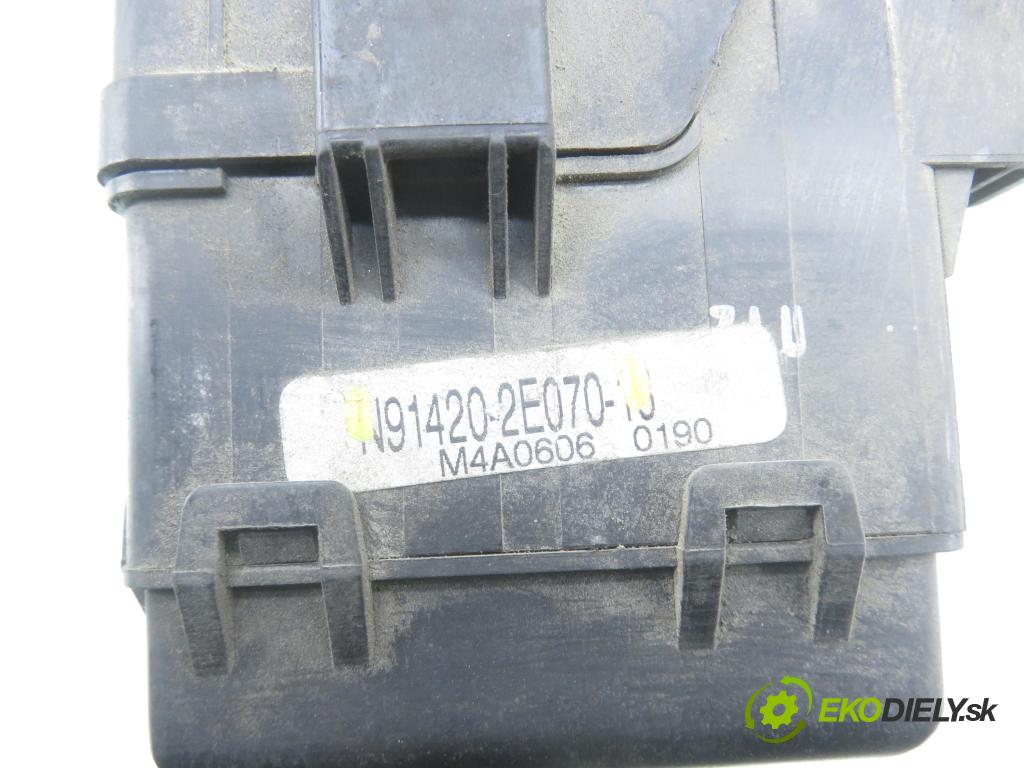 HYUNDAI TUCSON (JM) SUV 2005 83,00 2.0 CRDi 4WD 113 - D4EA 1991,00 skříňka POJISTKY: 914202E070