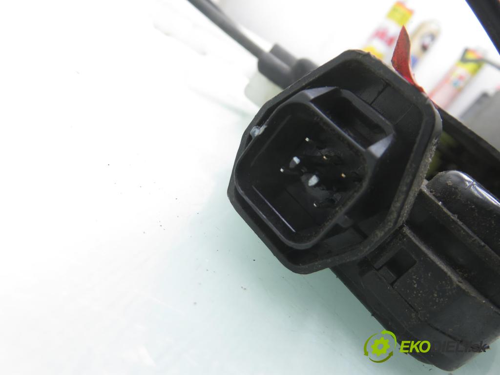 HYUNDAI TUCSON (JM) SUV 2005 83,00 2.0 CRDi 4WD 113 - D4EA 1991,00 zámok