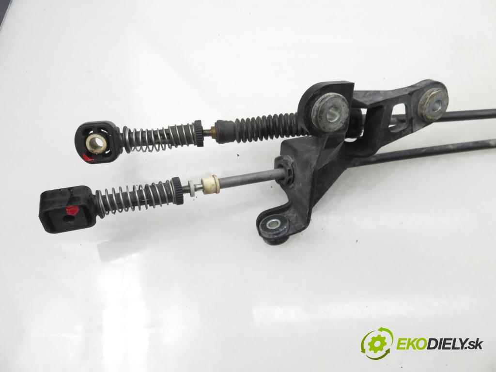 SEAT LEON (1P1) HB 2008 75,00 1.6 - BSE 1595,00 ZVEDÁK: 1K0711049CF