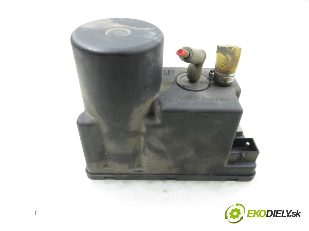 AUDI A4 (8D2, B5) SEDAN 1995 74,00 1.6 8V 100 - ADP 1595,00 pumpa zámku centrálneho 4A0862257A