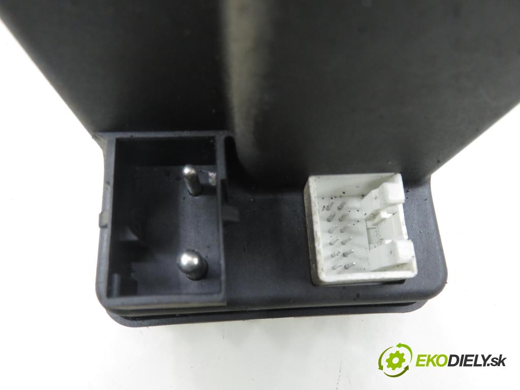 AUDI A4 (8D2, B5) SEDAN 1995 74,00 1.6 8V 100 - ADP 1595,00 pumpa zámku centrálneho 4A0862257A