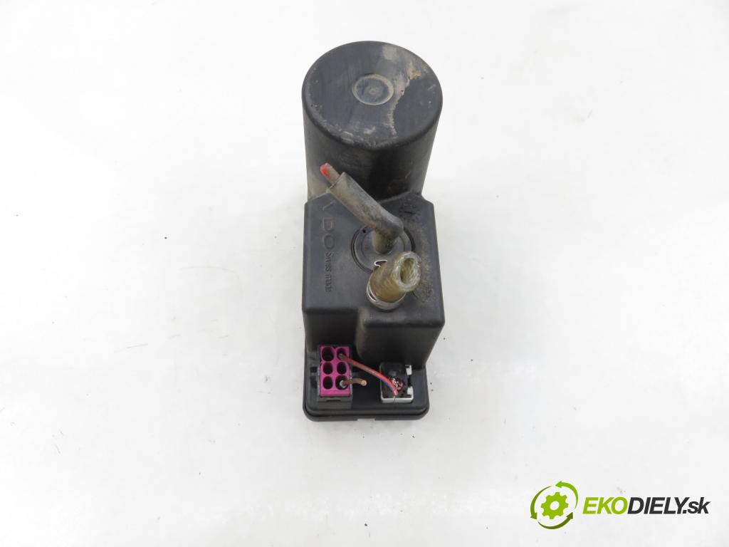 AUDI A4 (8D2, B5) SEDAN 1995 74,00 1.6 8V 100 - ADP 1595,00 pumpa zámku centrálneho 4A0862257A