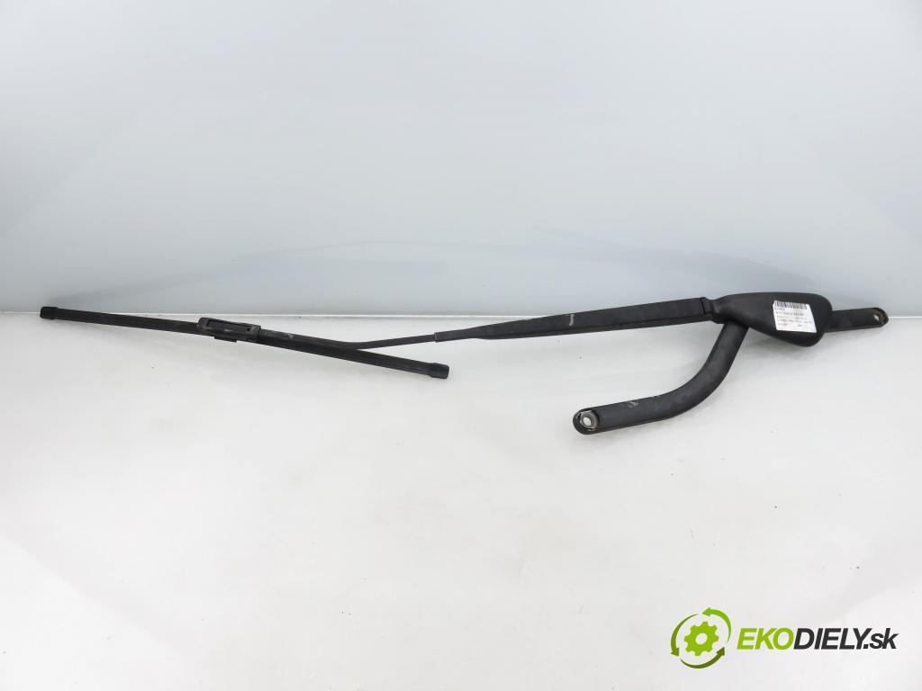 RENAULT SCENIC II (JM0/1_) MINIVAN 2005 0,00 1.6 (JM0C, JM0J, JM1B) - K4M 761 1598,00 RAMENO: stierače PP 8200422219 ; 80010797