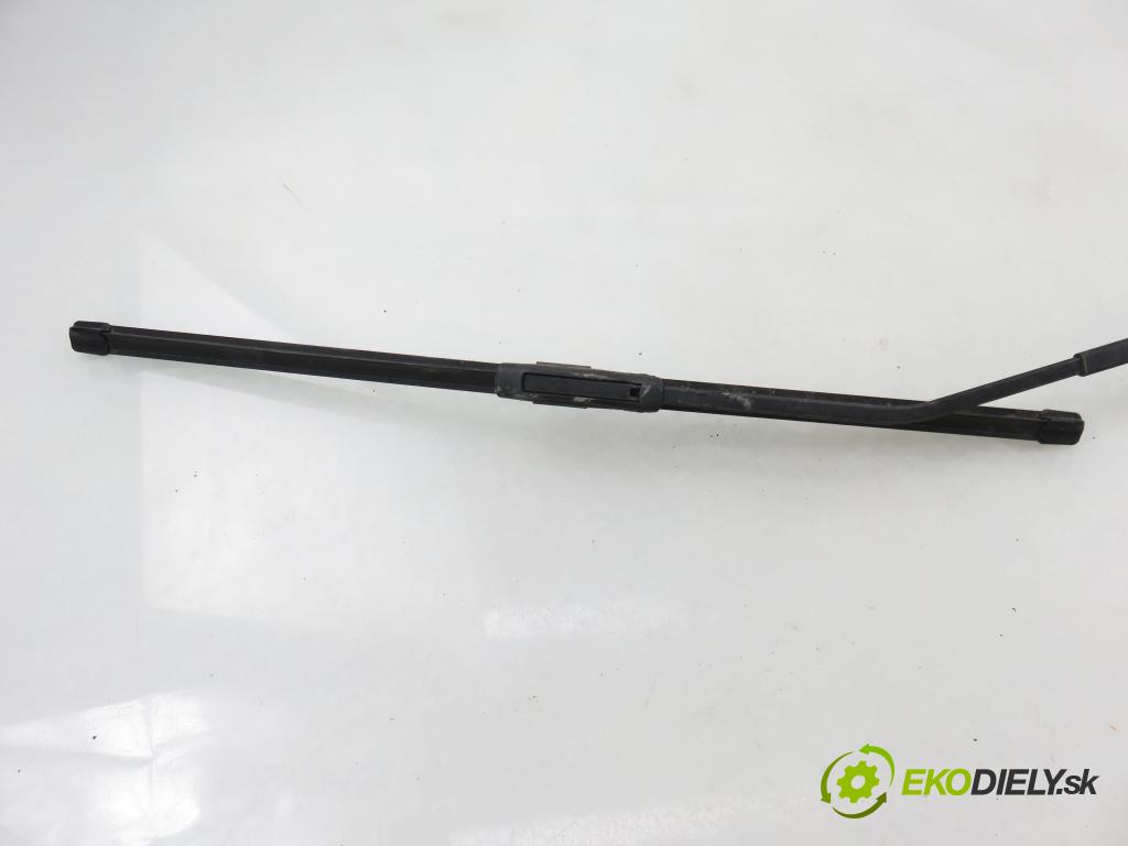 RENAULT SCENIC II (JM0/1_) MINIVAN 2005 0,00 1.6 (JM0C, JM0J, JM1B) - K4M 761 1598,00 RAMENO: stierače PP 8200422219 ; 80010797