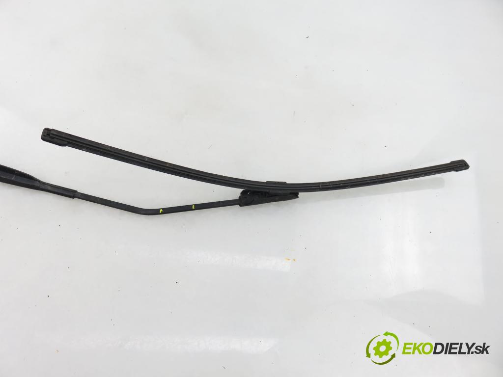 RENAULT SCENIC II (JM0/1_) MINIVAN 2005 0,00 1.6 (JM0C, JM0J, JM1B) - K4M 761 1598,00 RAMENO: stierače PP 8200422219 ; 80010797