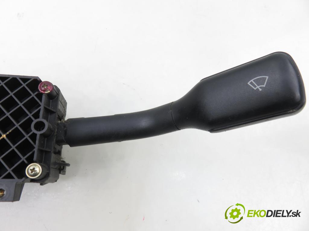 AUDI A4 (8D2, B5) SEDAN 1995 74,00 1.6 8V 100 - ADP 1595,00 páčka/prepínač 4D0953513