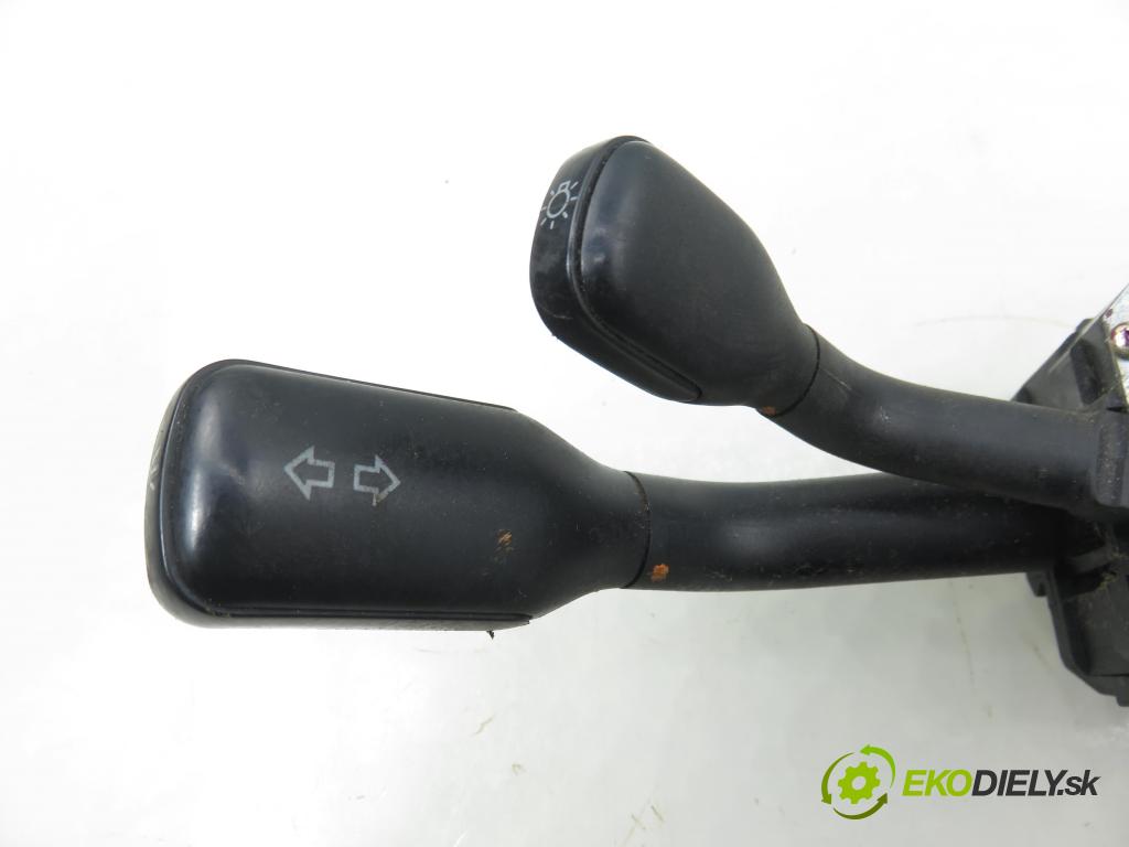 AUDI A4 (8D2, B5) SEDAN 1995 74,00 1.6 8V 100 - ADP 1595,00 páčka/prepínač 4D0953513