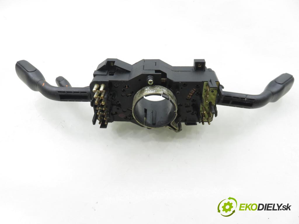 AUDI A4 (8D2, B5) SEDAN 1995 74,00 1.6 8V 100 - ADP 1595,00 páčka/prepínač 4D0953513