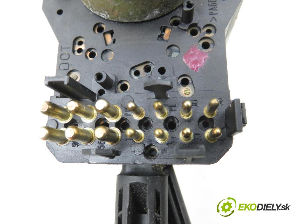 AUDI A4 (8D2, B5) SEDAN 1995 74,00 1.6 8V 100 - ADP 1595,00 páčka/prepínač 4D0953513