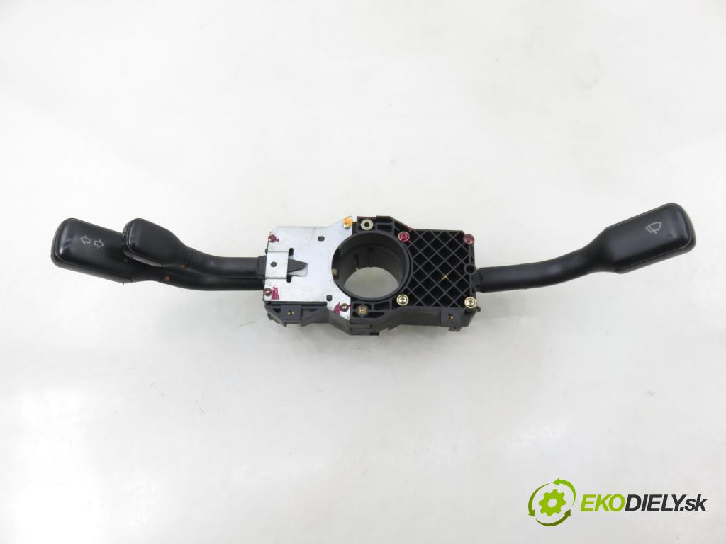 AUDI A4 (8D2, B5) SEDAN 1995 74,00 1.6 8V 100 - ADP 1595,00 páčka/prepínač 4D0953513