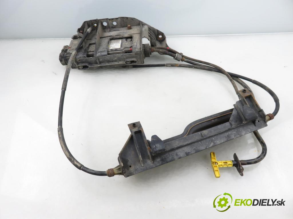 RENAULT SCENIC II (JM0/1_) MINIVAN 2005 0,00 1.6 (JM0C, JM0J, JM1B) - K4M 761 1598,00 BRZDA: ručny elektrický 8200418647