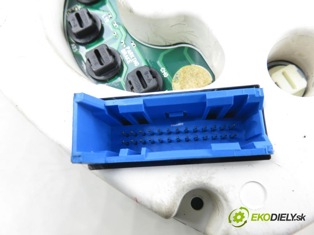 AUDI A4 (8D2, B5) SEDAN 1995 74,00 1.6 8V 100 - ADP 1595,00 prístrojovka elektrický 8D0919033C