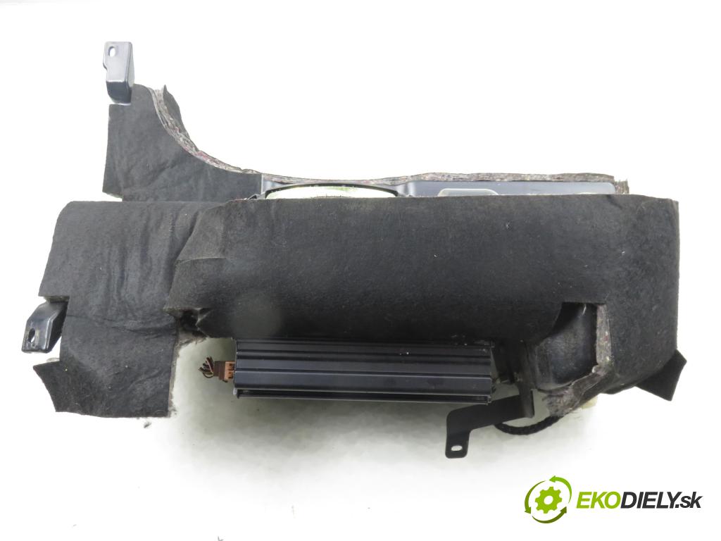 AUDI A6 Avant (4B5, C5) KOMBI 2003 125,00 2.4 quattro - BDV 2393,00 subwoofer 4B9035382A ; 4B0035411A (Audio zařízení)