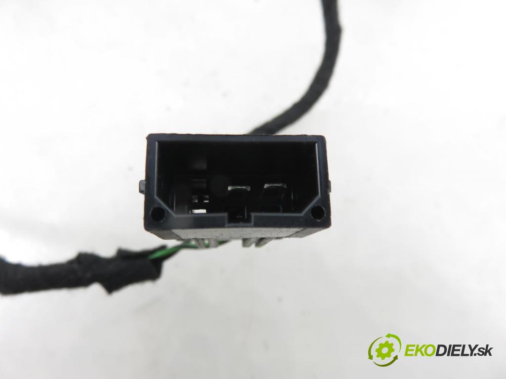 AUDI A6 Avant (4B5, C5) KOMBI 2003 125,00 2.4 quattro - BDV 2393,00 subwoofer 4B9035382A ; 4B0035411A (Audio zařízení)