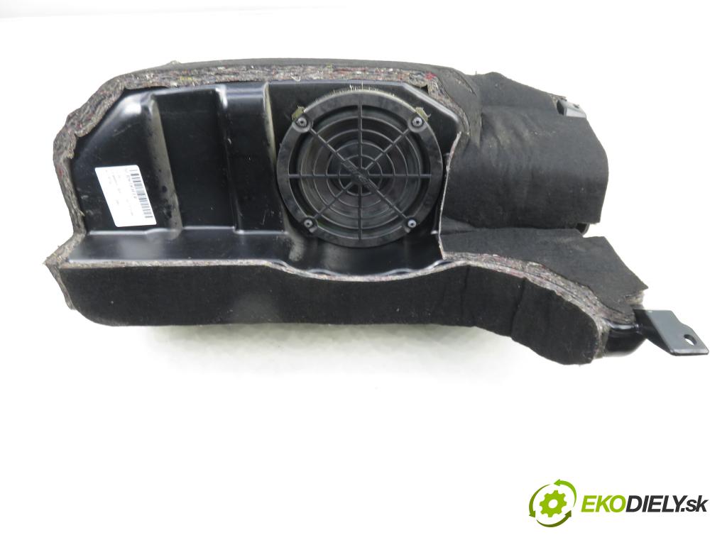 AUDI A6 Avant (4B5, C5) KOMBI 2003 125,00 2.4 quattro - BDV 2393,00 subwoofer 4B9035382A ; 4B0035411A (Audio zařízení)