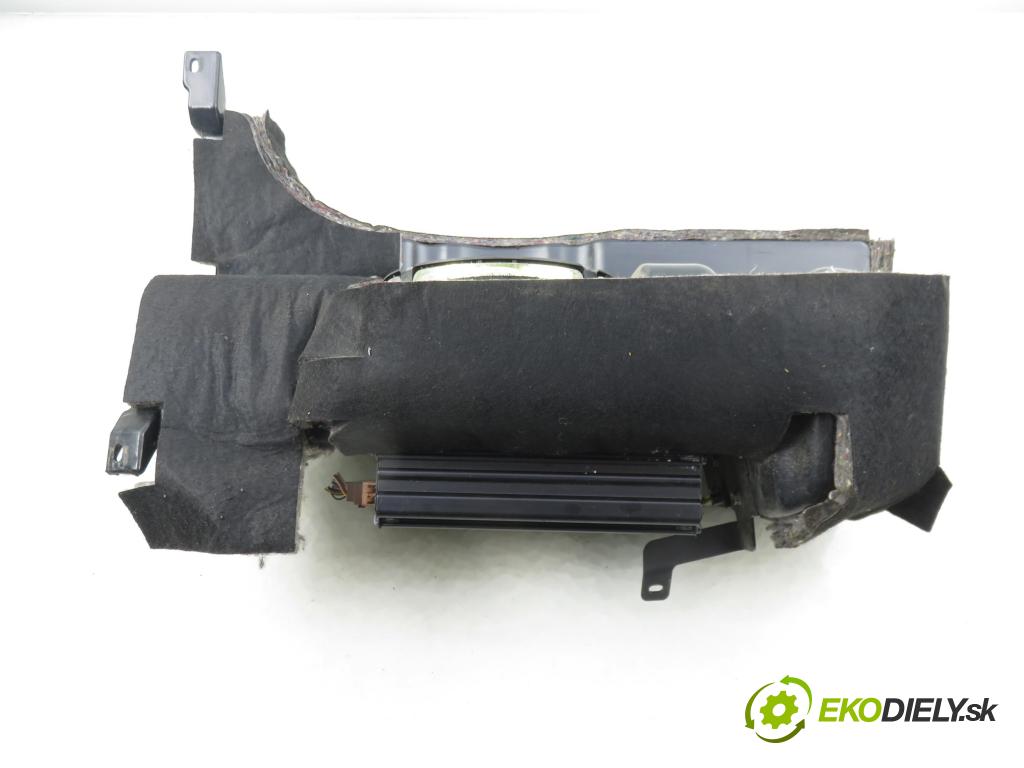 AUDI A6 Avant (4B5, C5) KOMBI 2003 125,00 2.4 quattro - BDV 2393,00 subwoofer 4B9035382A ; 4B0035411A (Audio zařízení)