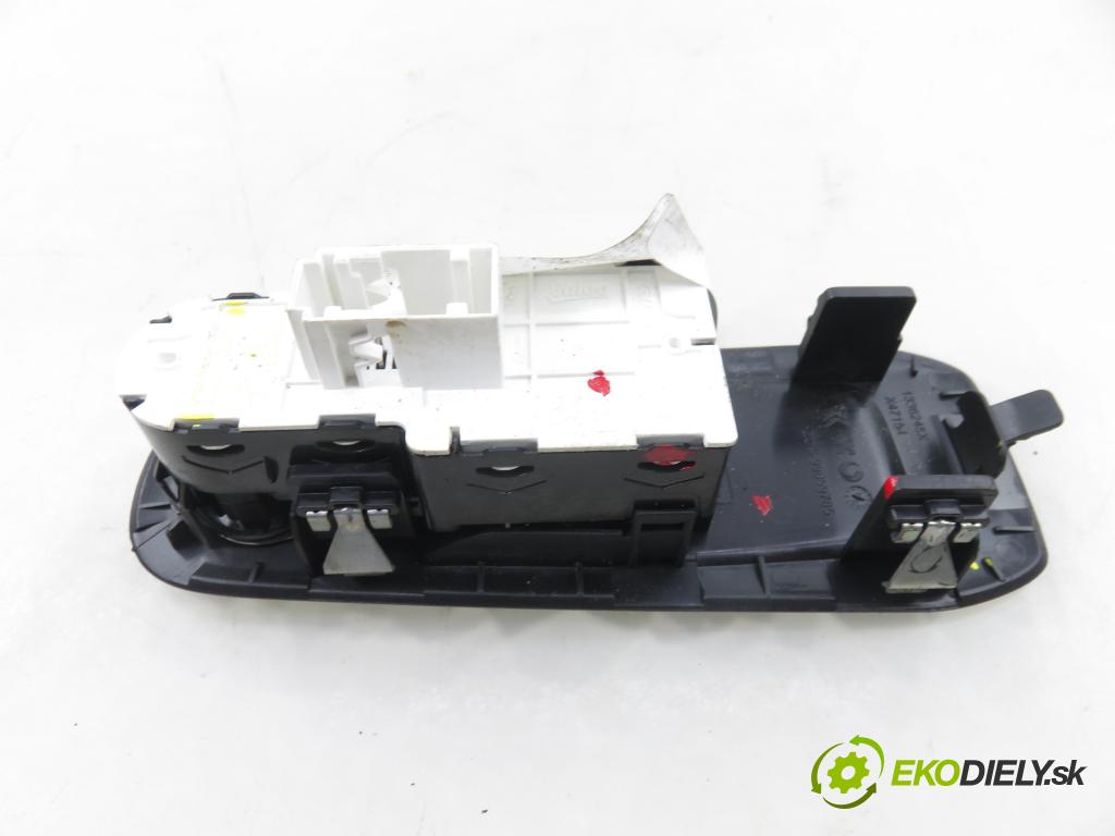 PEUGEOT 308 SW II KOMBI 2015 73,00 1.6 BlueHDi 100 - BHY (DV6FD) 1560,00 Panel ovládania okien 96783350ZD ; 98031625