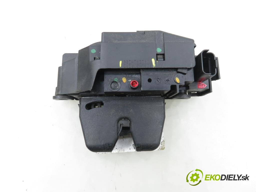 PEUGEOT 308 SW II KOMBI 2015 73,00 1.6 BlueHDi 100 - BHY (DV6FD) 1560,00 zámok dverí kufor EL. 9804762080