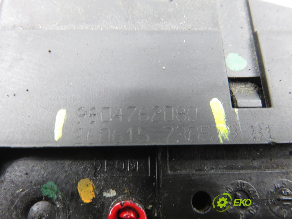 PEUGEOT 308 SW II KOMBI 2015 73,00 1.6 BlueHDi 100 - BHY (DV6FD) 1560,00 zámok dveří kufr EL. 9804762080