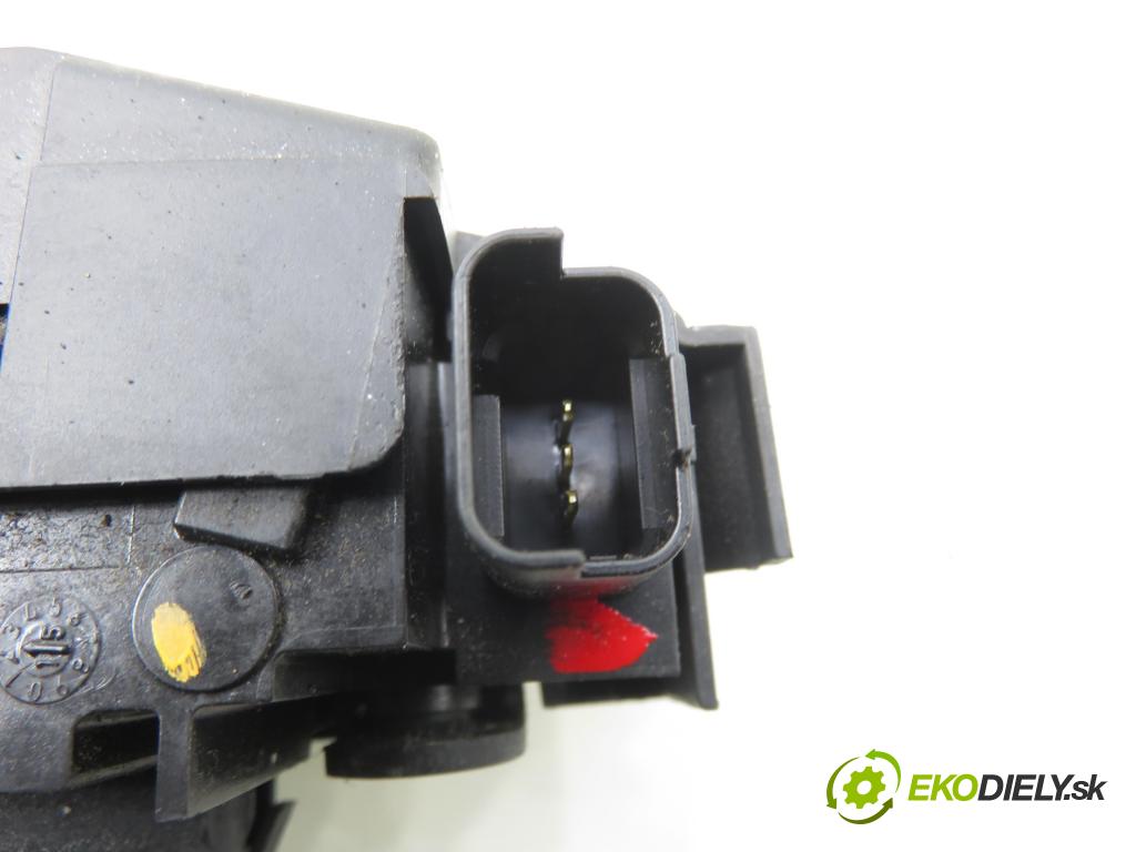 PEUGEOT 308 SW II KOMBI 2015 73,00 1.6 BlueHDi 100 - BHY (DV6FD) 1560,00 zámok dveří kufr EL. 9804762080