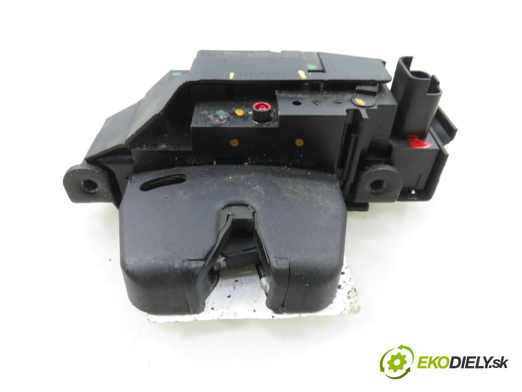 PEUGEOT 308 SW II KOMBI 2015 73,00 1.6 BlueHDi 100 - BHY (DV6FD) 1560,00 zámok dveří kufr EL. 9804762080