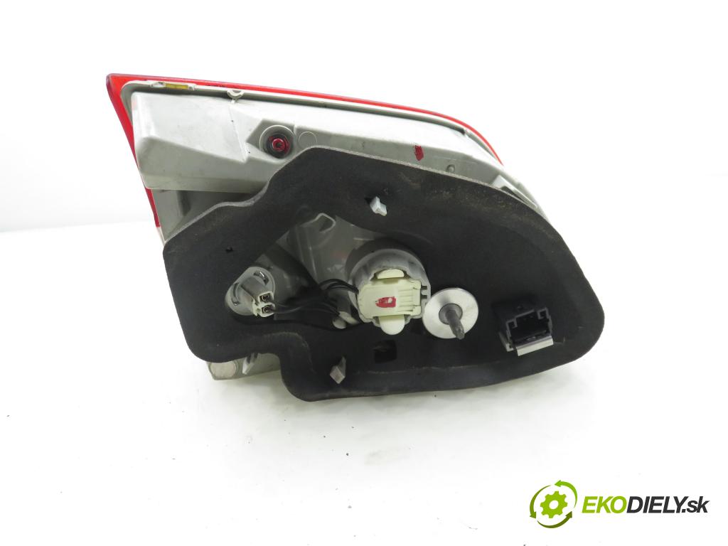 PEUGEOT 308 SW II KOMBI 2015 73,00 1.6 BlueHDi 100 - BHY (DV6FD) 1560,00 Svetlo pravé zadné kufor