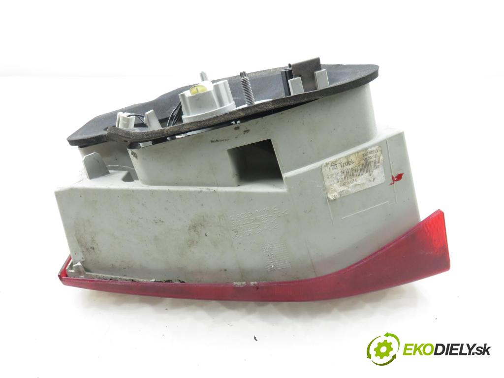 PEUGEOT 308 SW II KOMBI 2015 73,00 1.6 BlueHDi 100 - BHY (DV6FD) 1560,00 Svetlo pravé zadné kufor