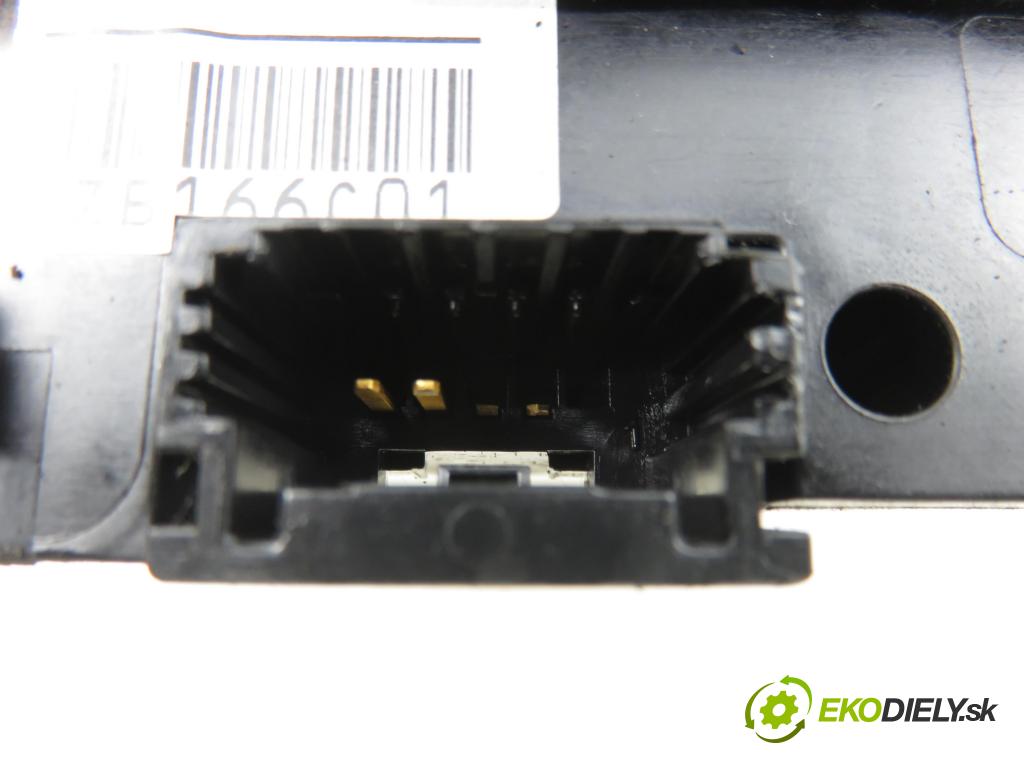 PEUGEOT 308 SW II KOMBI 2015 73,00 1.6 BlueHDi 100 - BHY (DV6FD) 1560,00 páčka/prepínač 98072680ZD