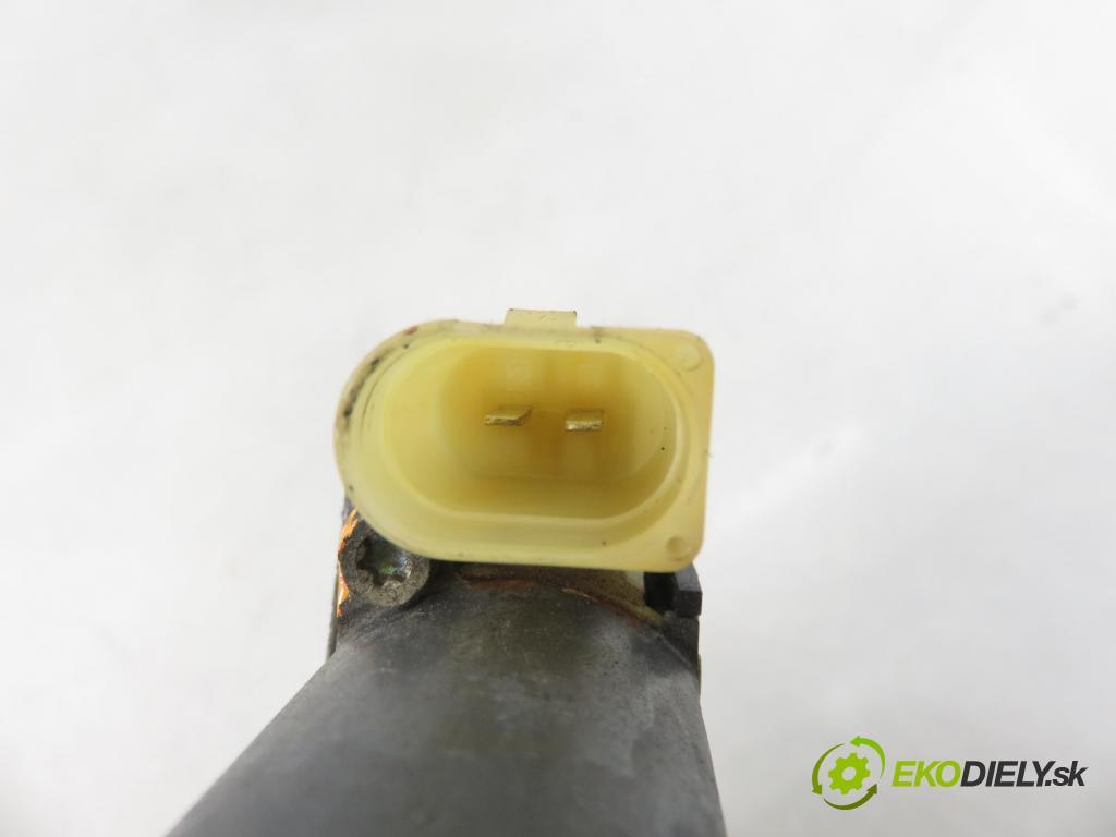 TOYOTA YARIS (_P1_) HB 2002 50,00 1.0 VVT- i 68 - 1SZ-FE 998,00 Mechanizmus okien 0130822018