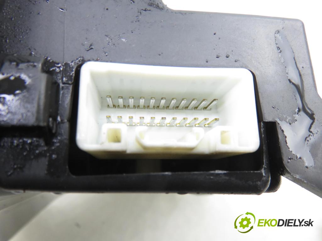 TOYOTA YARIS (_P1_) HB 2002 50,00 1.0 VVT- i 68 - 1SZ-FE 998,00 prístrojovka elektrický 21655865