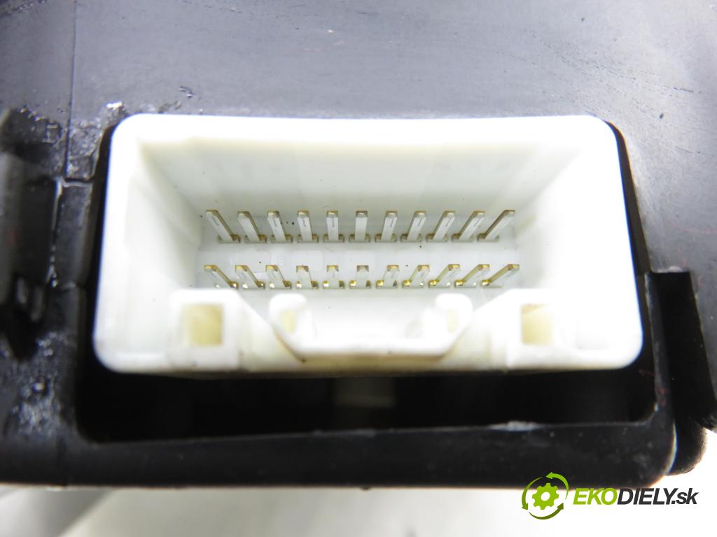 TOYOTA YARIS (_P1_) HB 2002 50,00 1.0 VVT- i 68 - 1SZ-FE 998,00 prístrojovka elektrický 21655865