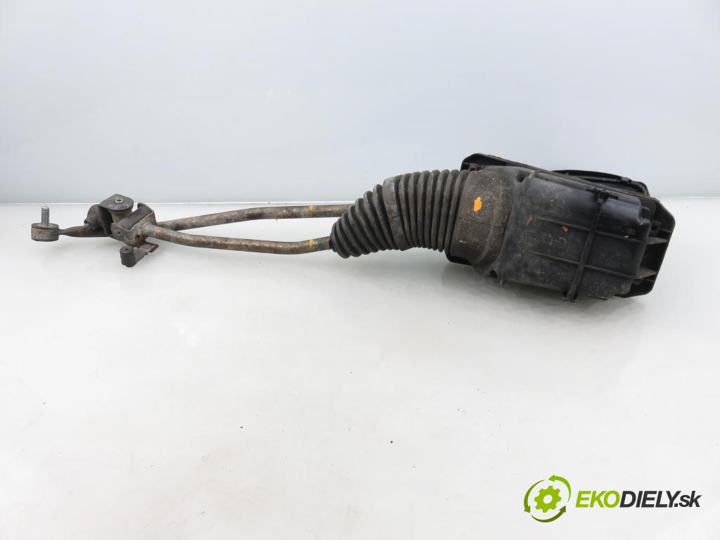 AUDI A6 Avant (4B5, C5) KOMBI 2003 125,00 2.4 quattro - BDV 2393,00 ZVEDÁK: 4B0711025F