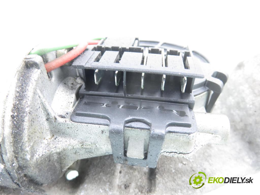 FORD FOCUS (DAW, DBW) HB 2000 85,00 1.8 16V 1796,00 Motorček stieračov XS4117508BB ; 0390241362