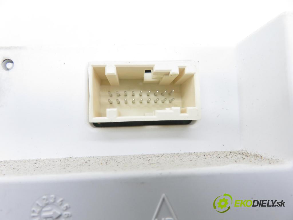 PEUGEOT 308 SW II KOMBI 2015 73,00 1.6 BlueHDi 100 - BHY (DV6FD) 1560,00 Prístrojovka elektrický 9809838380