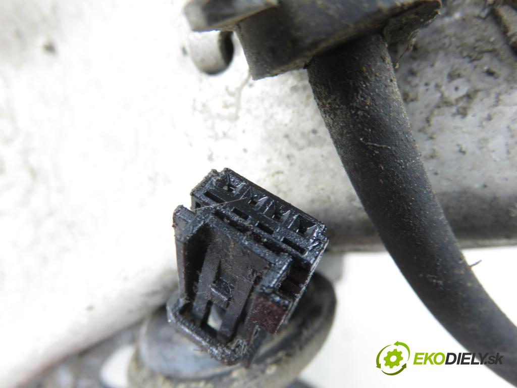 AUDI A6 Avant (4B5, C5) KOMBI 2003 125,00 2.4 quattro - BDV 2393,00 náboj PP ABS