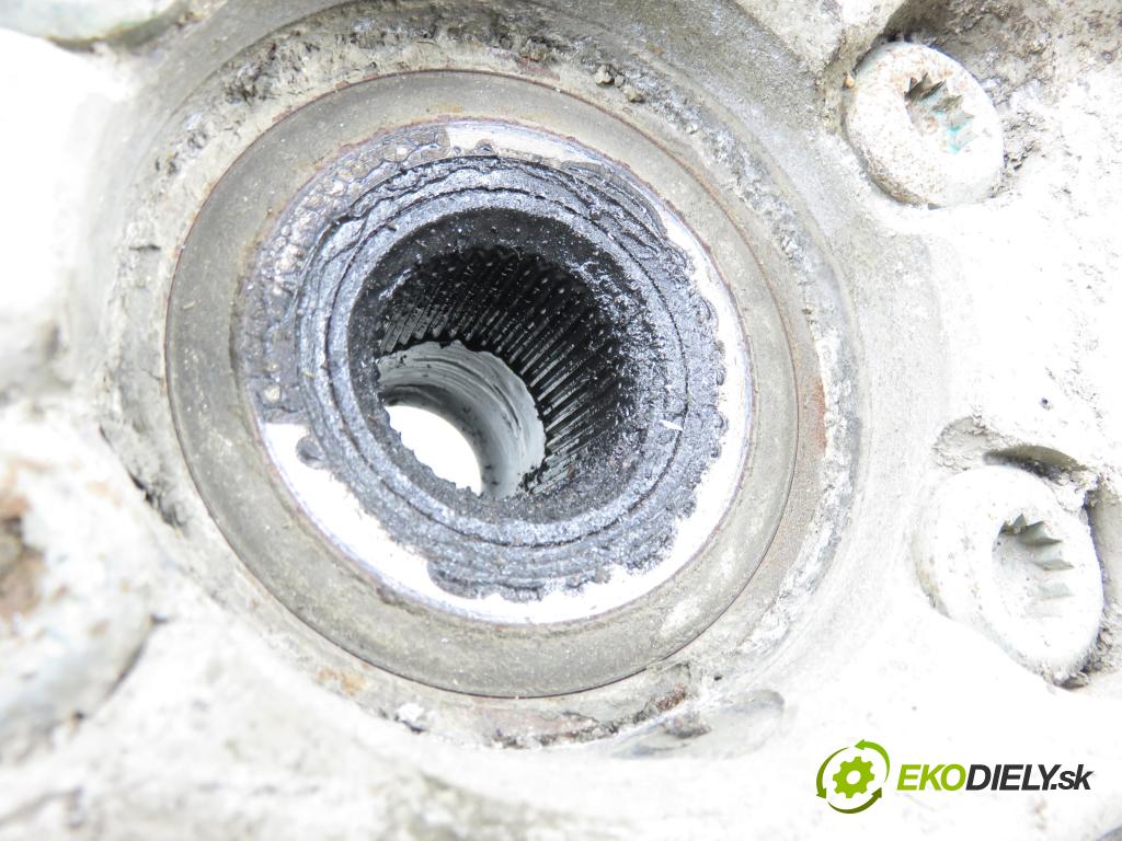 AUDI A6 Avant (4B5, C5) KOMBI 2003 125,00 2.4 quattro - BDV 2393,00 náboj LP ABS