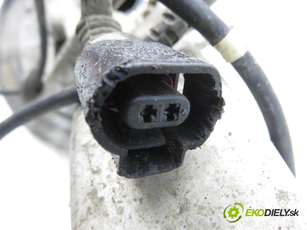 AUDI A6 Avant (4B5, C5) KOMBI 2003 125,00 2.4 quattro - BDV 2393,00 náboj LP ABS