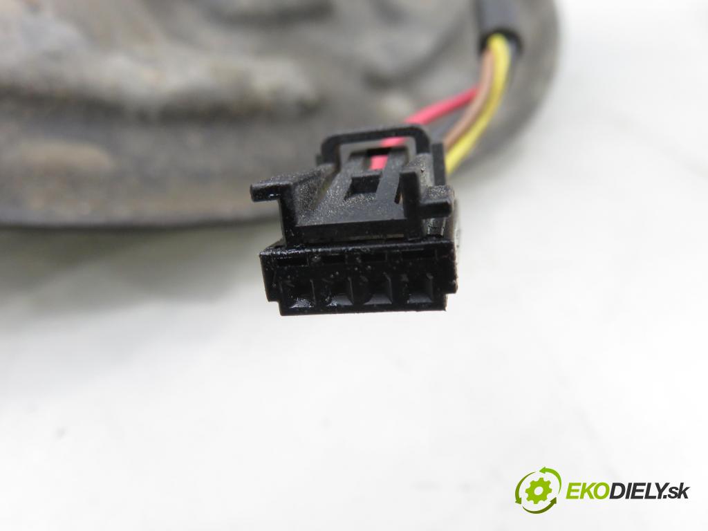 AUDI A6 Avant (4B5, C5) KOMBI 2003 125,00 2.4 quattro - BDV 2393,00 náboj LP ABS