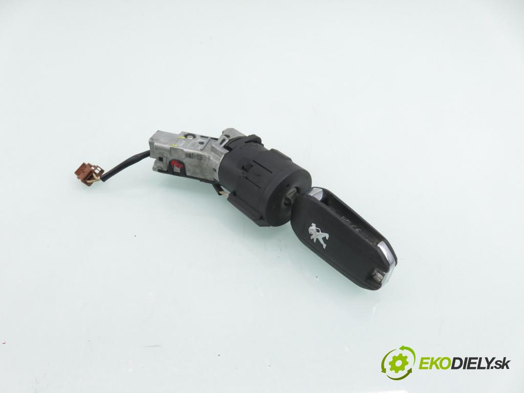 PEUGEOT 308 SW II KOMBI 2015 73,00 1.6 BlueHDi 100 - BHY (DV6FD) 1560,00 spínačka 36454600 ; 9674001080 ; 9663123380 (Spínací skříňka)