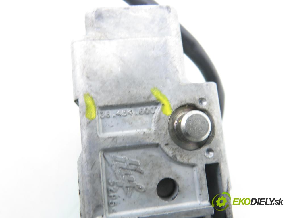 PEUGEOT 308 SW II KOMBI 2015 73,00 1.6 BlueHDi 100 - BHY (DV6FD) 1560,00 spínačka 36454600 ; 9674001080 ; 9663123380 (Spínací skříňka)