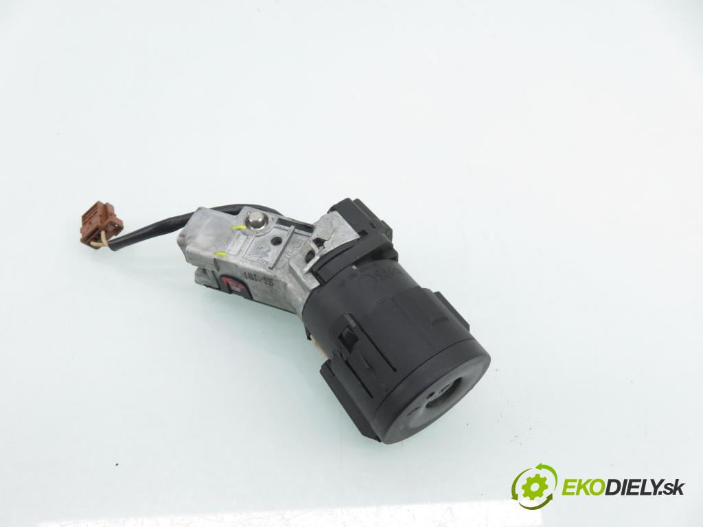 PEUGEOT 308 SW II KOMBI 2015 73,00 1.6 BlueHDi 100 - BHY (DV6FD) 1560,00 spínačka 36454600 ; 9674001080 ; 9663123380 (Spínací skříňka)