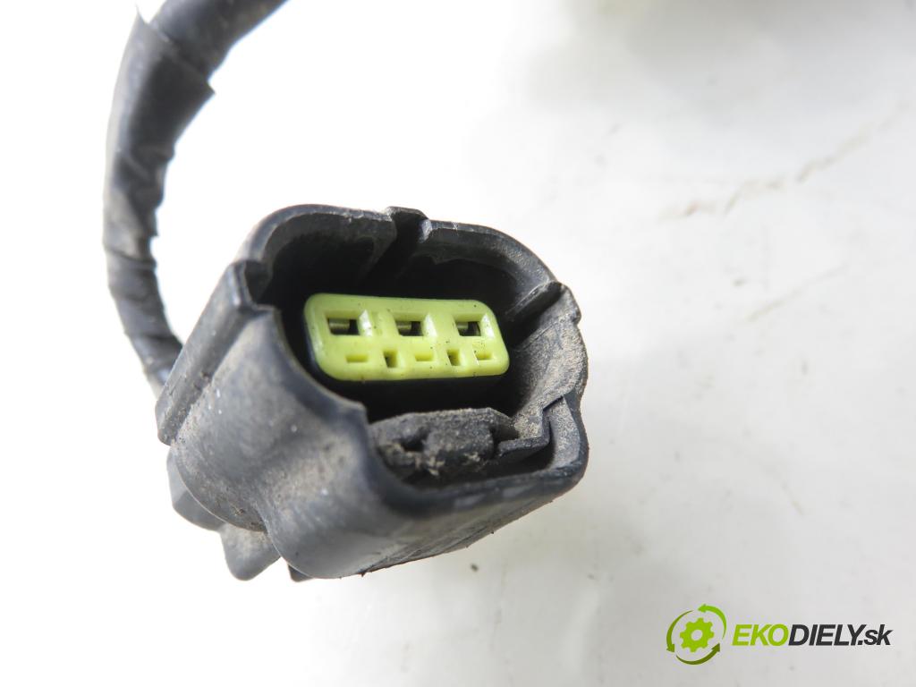 HYUNDAI TUCSON (JM) SUV 2005 83,00 2.0 CRDi 4WD 113 - D4EA 1991,00 Svetlo PP 921012EXXX