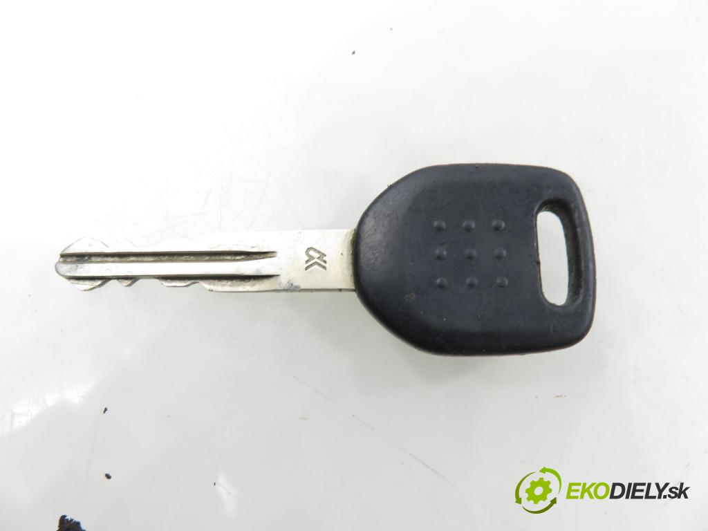 SUBARU IMPREZA kombi (GG) KOMBI 2005 123,00 2.5 167 2457,00 spinačka / zámky