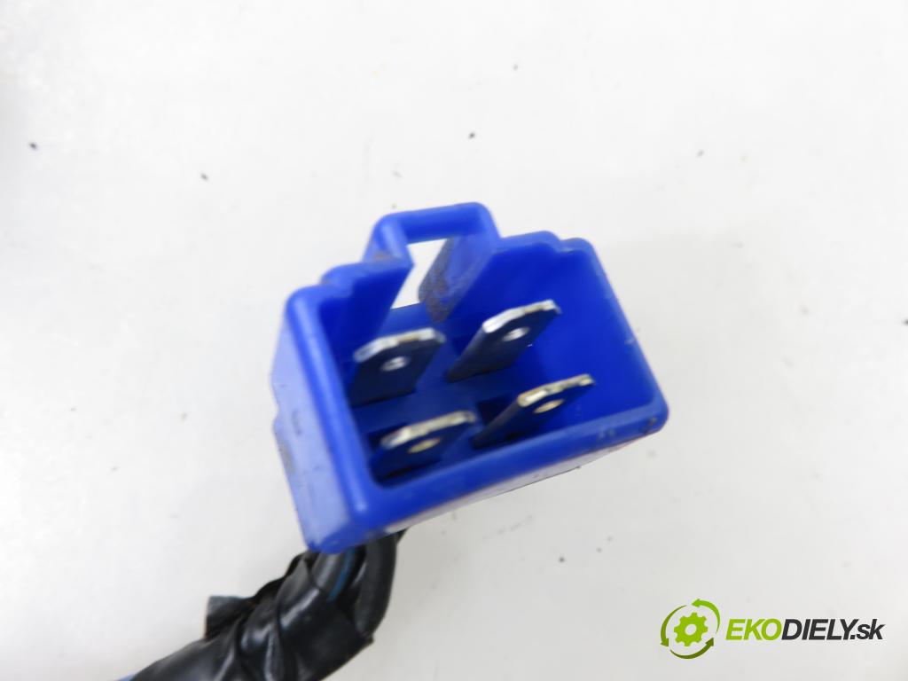 SUBARU IMPREZA kombi (GG) KOMBI 2005 123,00 2.5 167 2457,00 spinačka / zámky