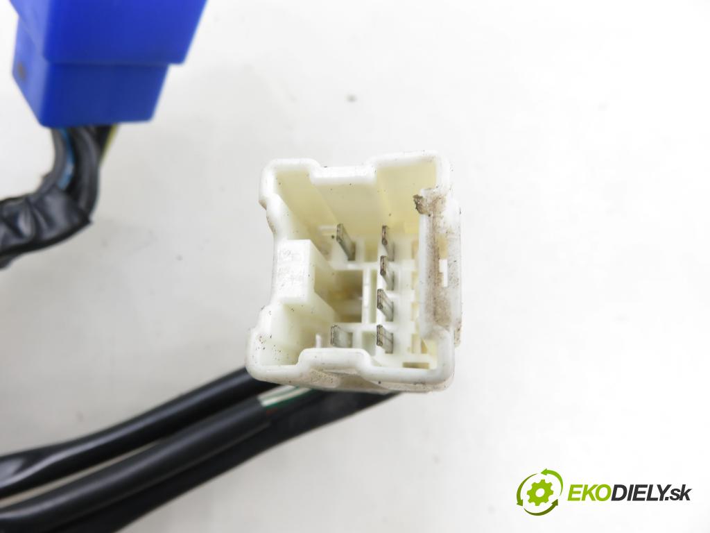 SUBARU IMPREZA kombi (GG) KOMBI 2005 123,00 2.5 167 2457,00 spinačka / zámky