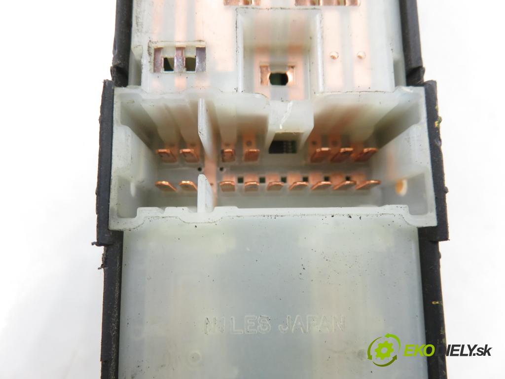 SUBARU IMPREZA kombi (GG) KOMBI 2005 123,00 2.5 167 2457,00 Panel ovládaní oken